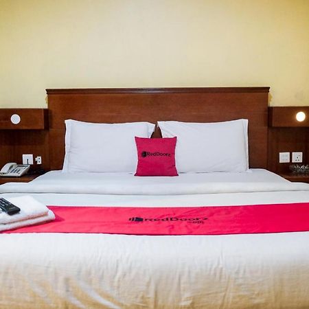 Reddoorz Plus Near Dc Mall Batam Nagoya Luaran gambar