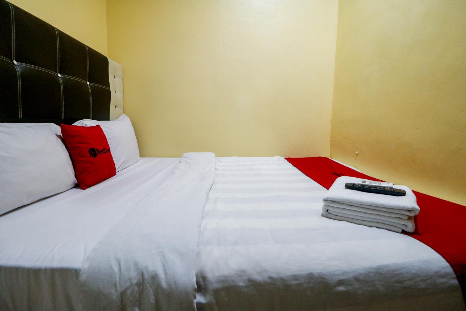 Reddoorz Plus Near Dc Mall Batam Nagoya Luaran gambar